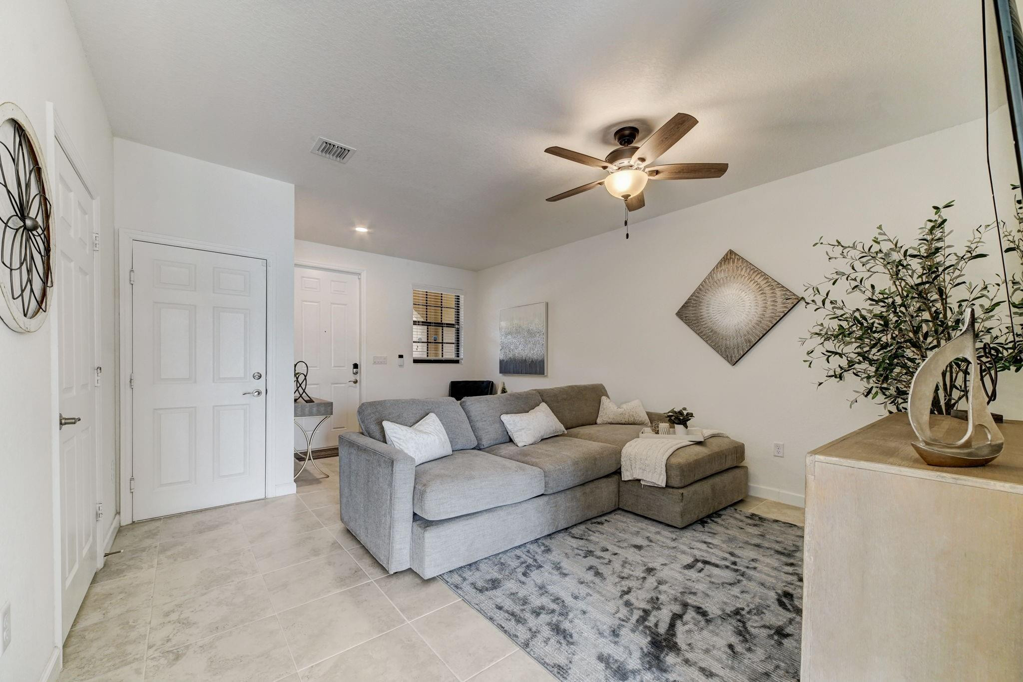 2735 NW 54th Ave
