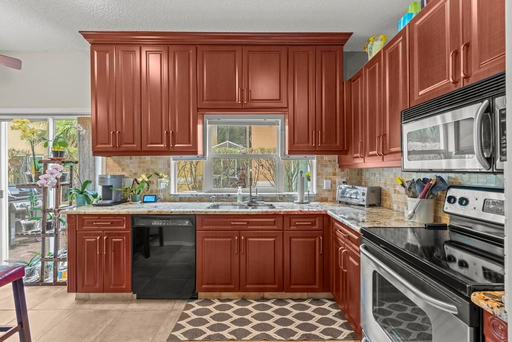 11381 Lakeview Drive, Coral Springs