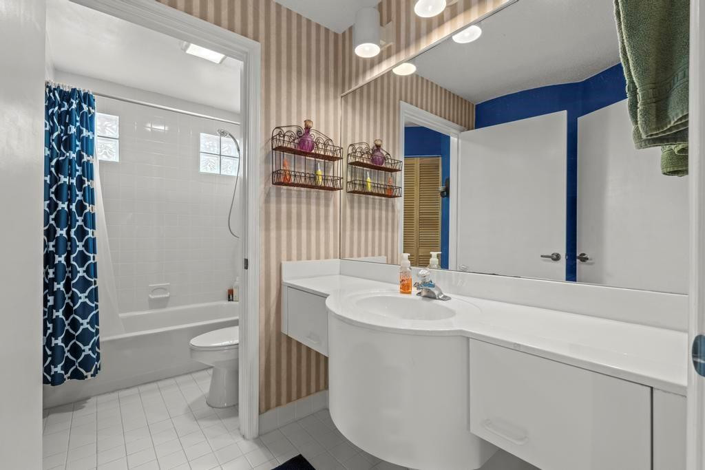 11381 Lakeview Drive, Coral Springs