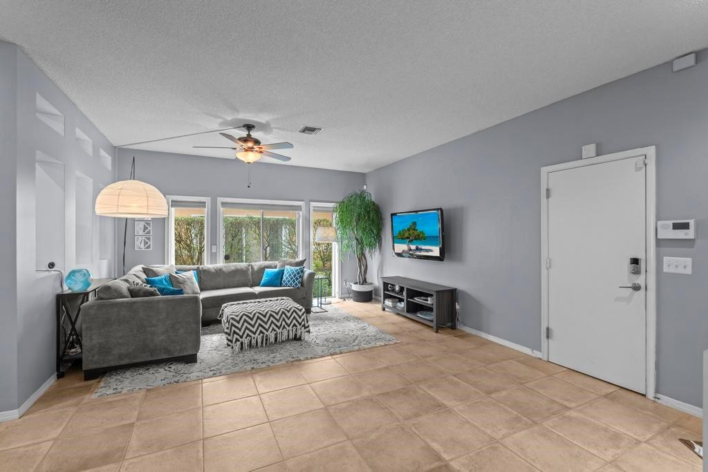 11381 Lakeview Drive, Coral Springs