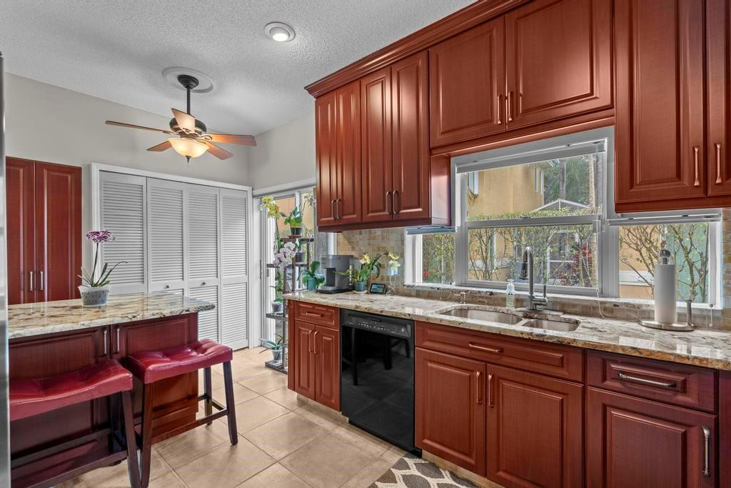 11381 Lakeview Drive, Coral Springs