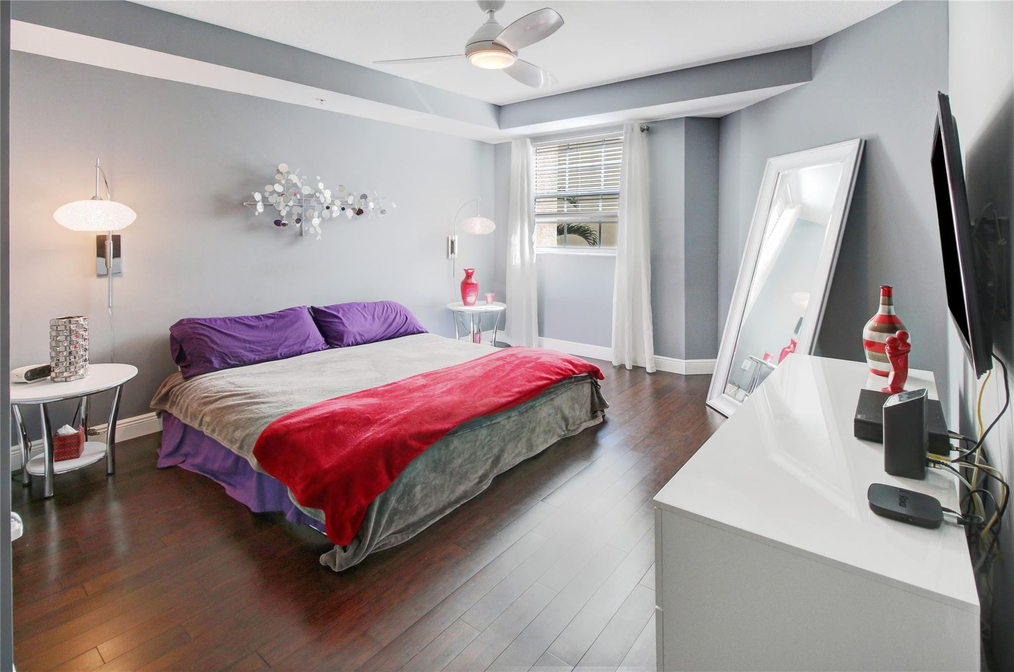 225 NE 1st St 303