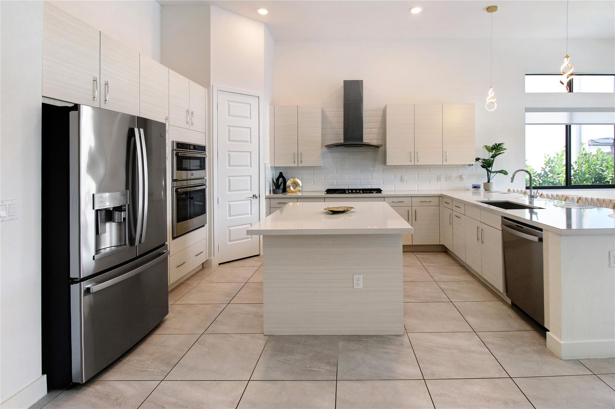 10554 N Lago Vista Cir