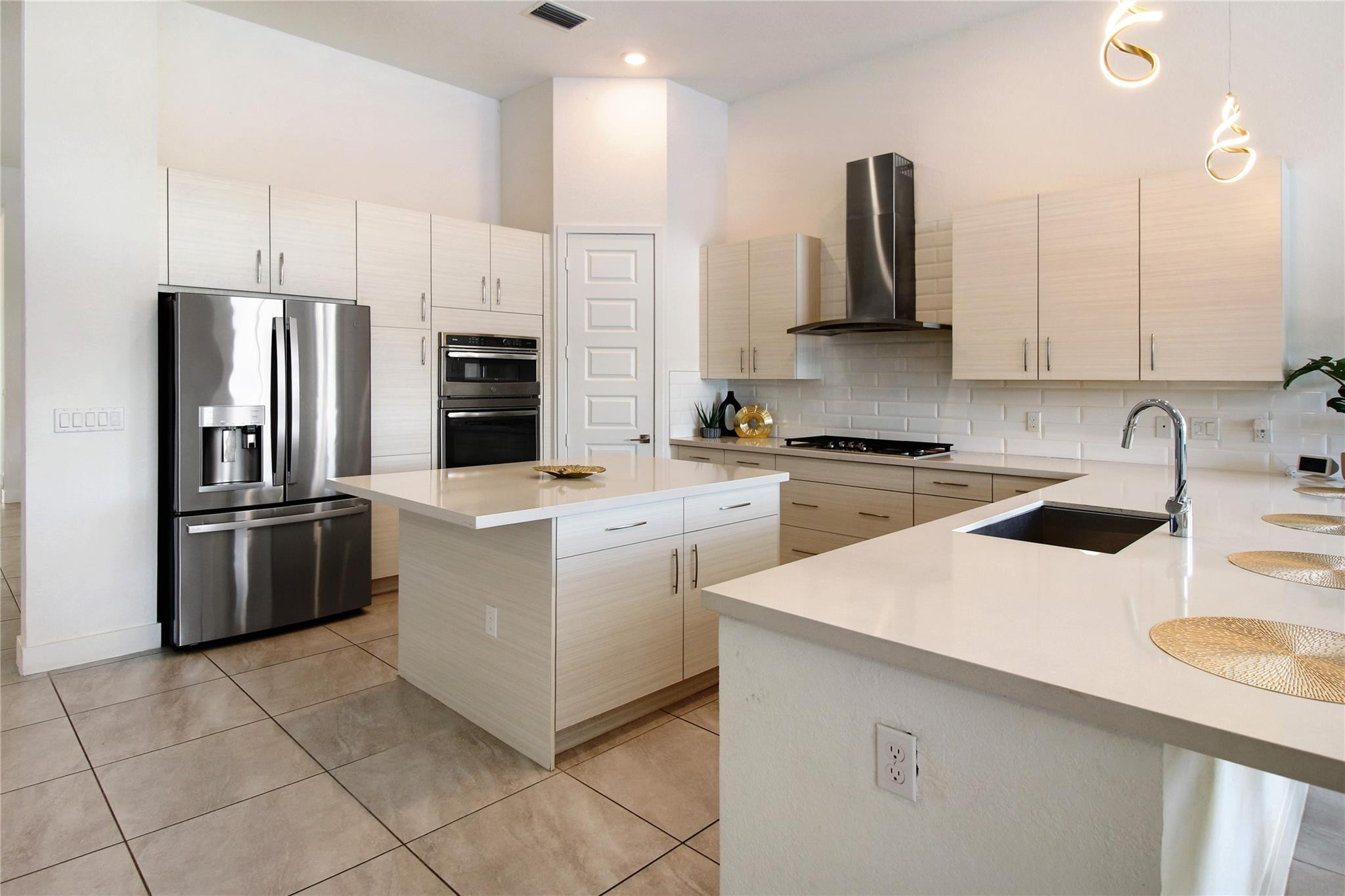 10554 N Lago Vista Cir