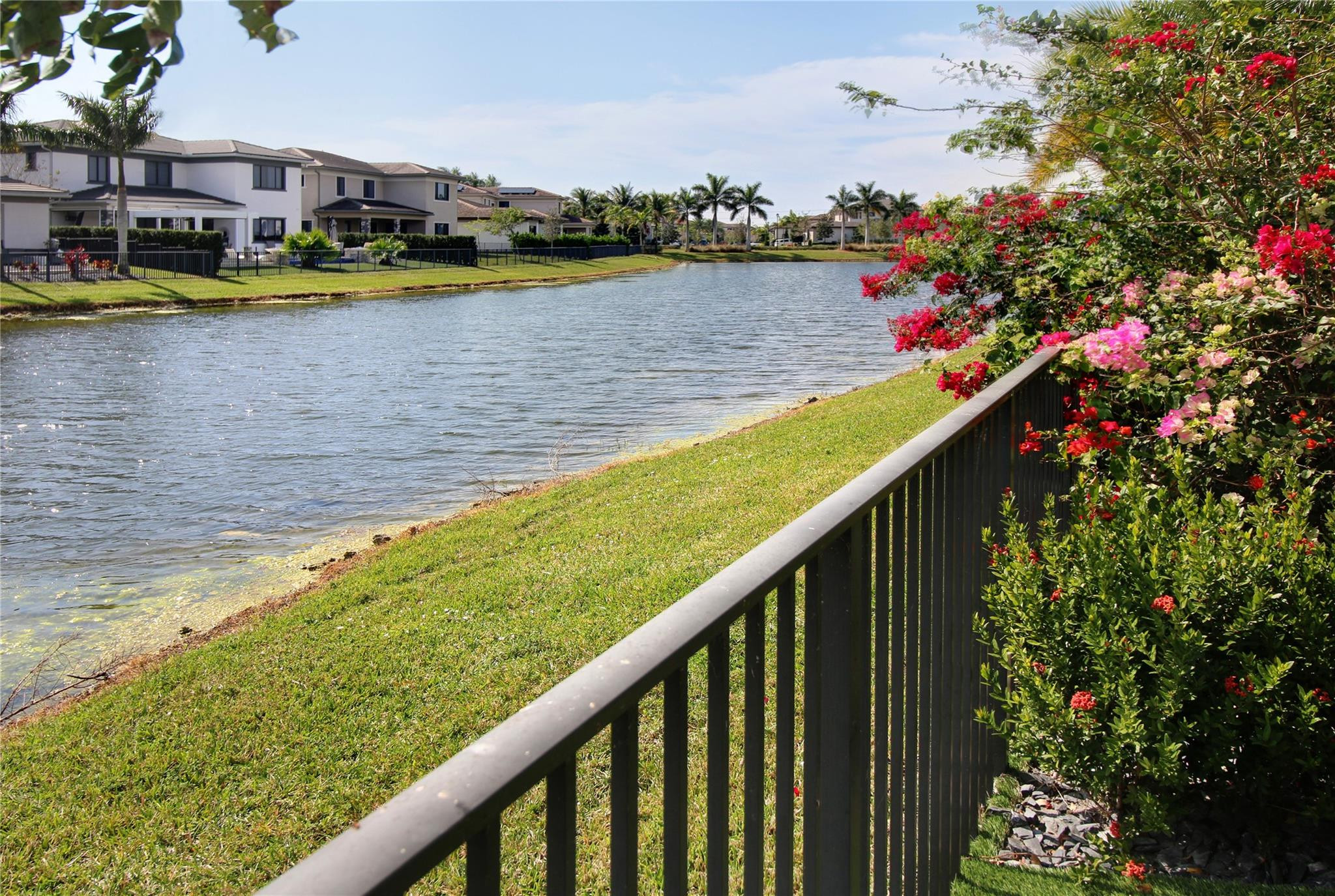 10554 N Lago Vista Cir