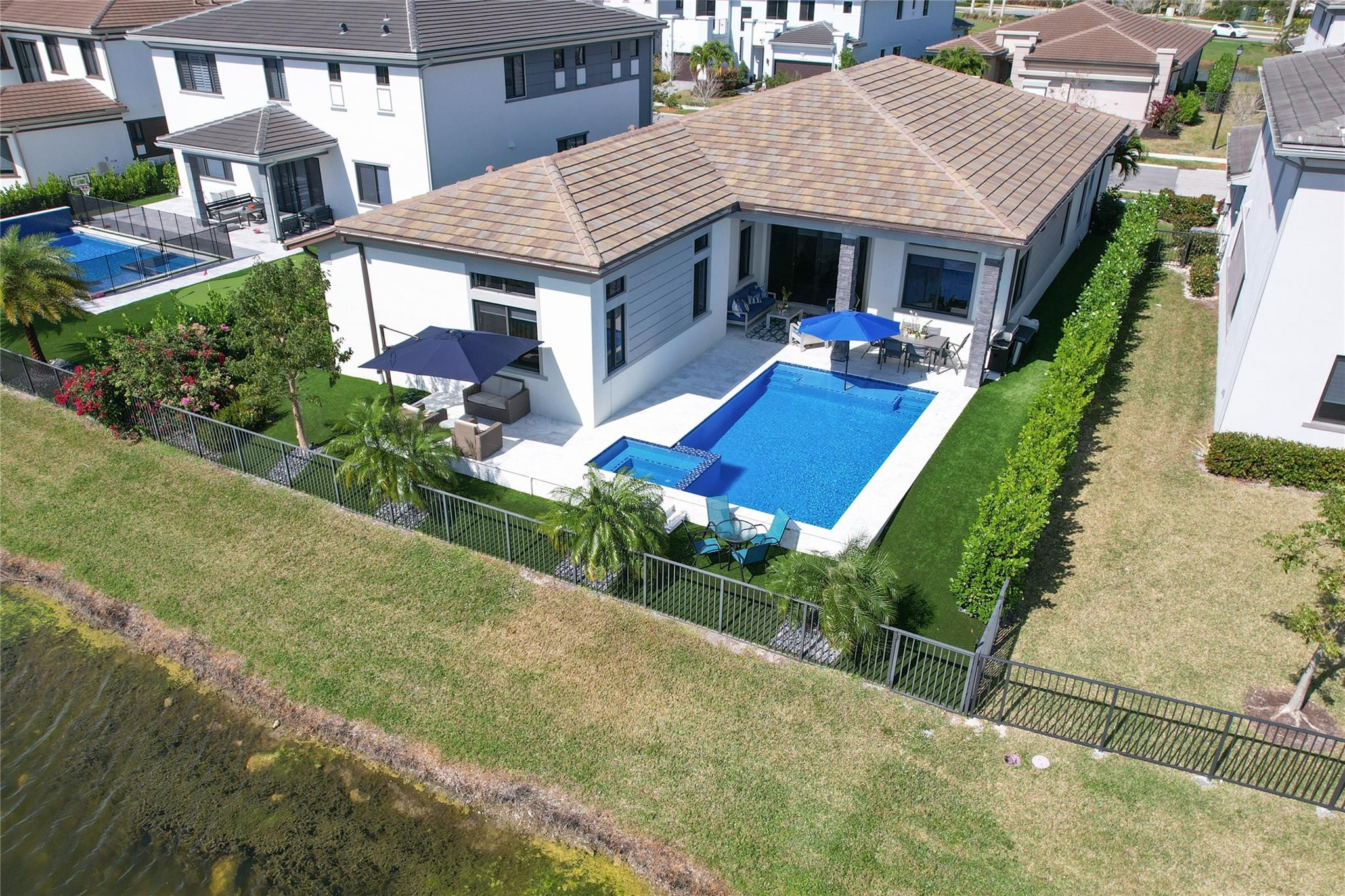 10554 N Lago Vista Cir