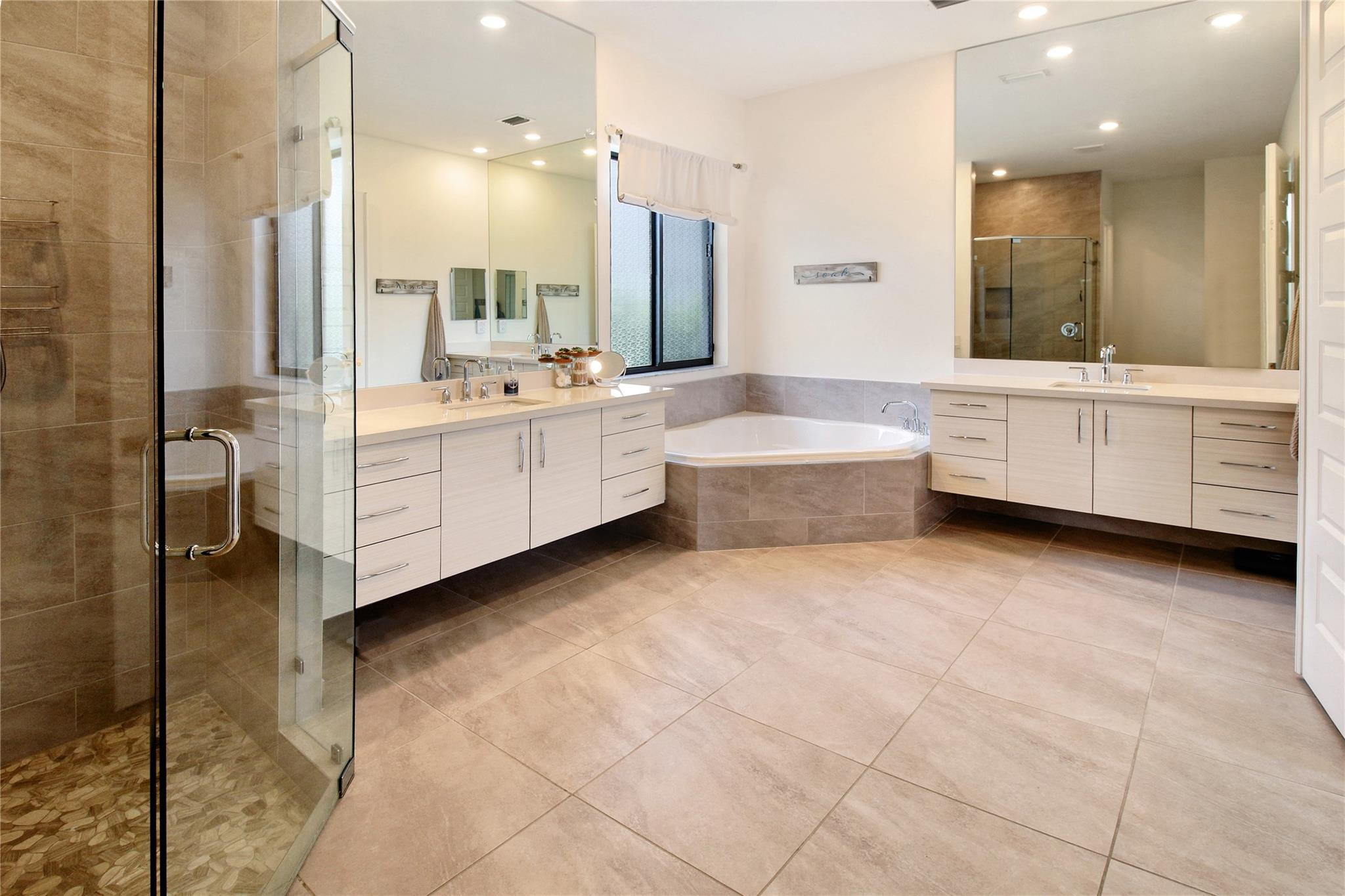 10554 N Lago Vista Cir