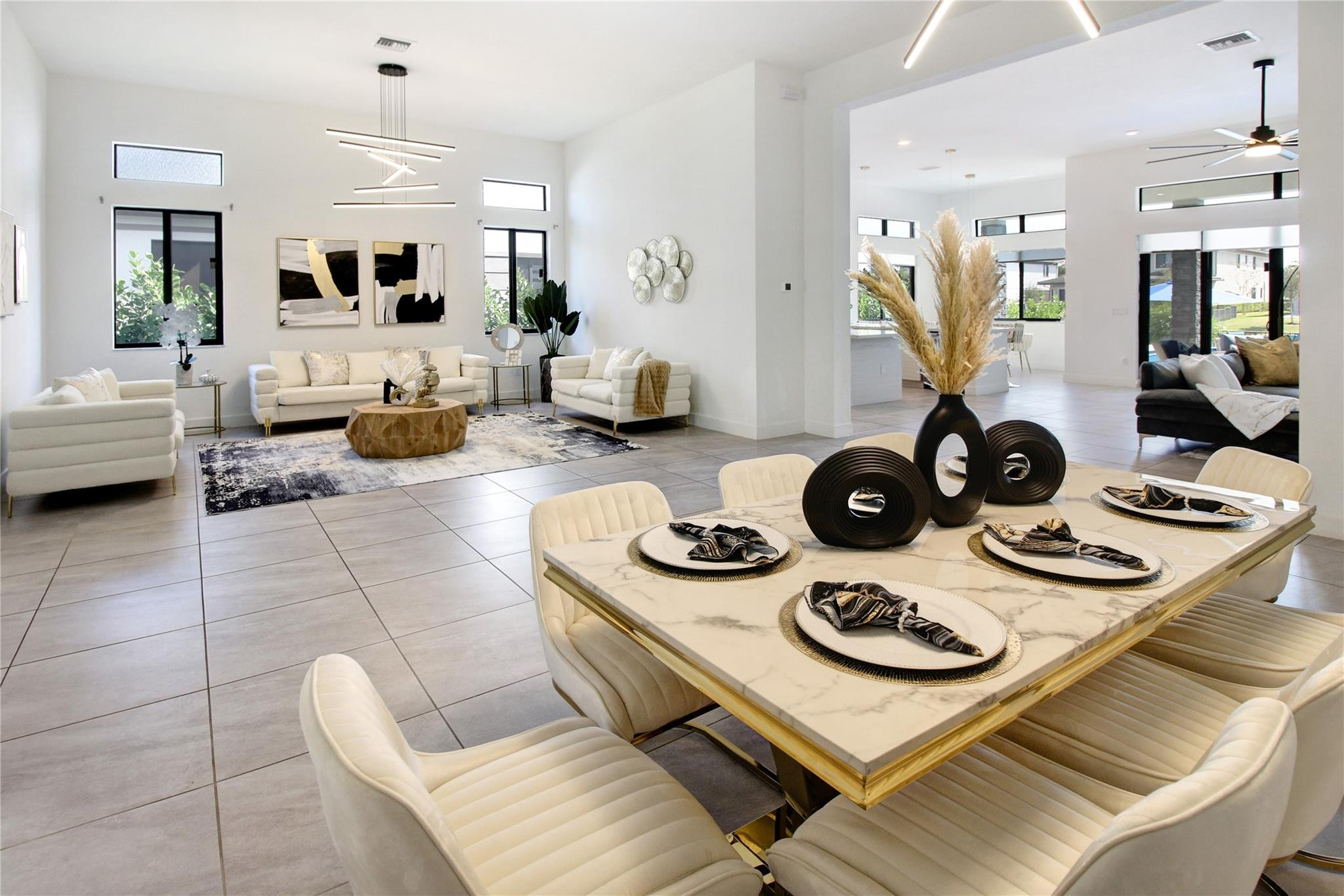 10554 N Lago Vista Cir