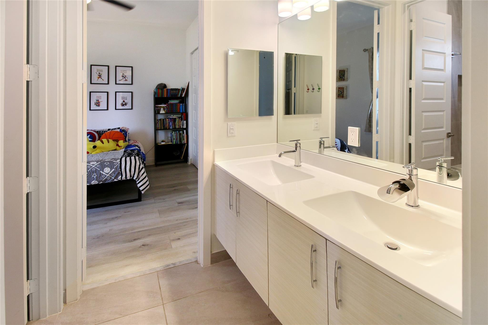 10554 N Lago Vista Cir