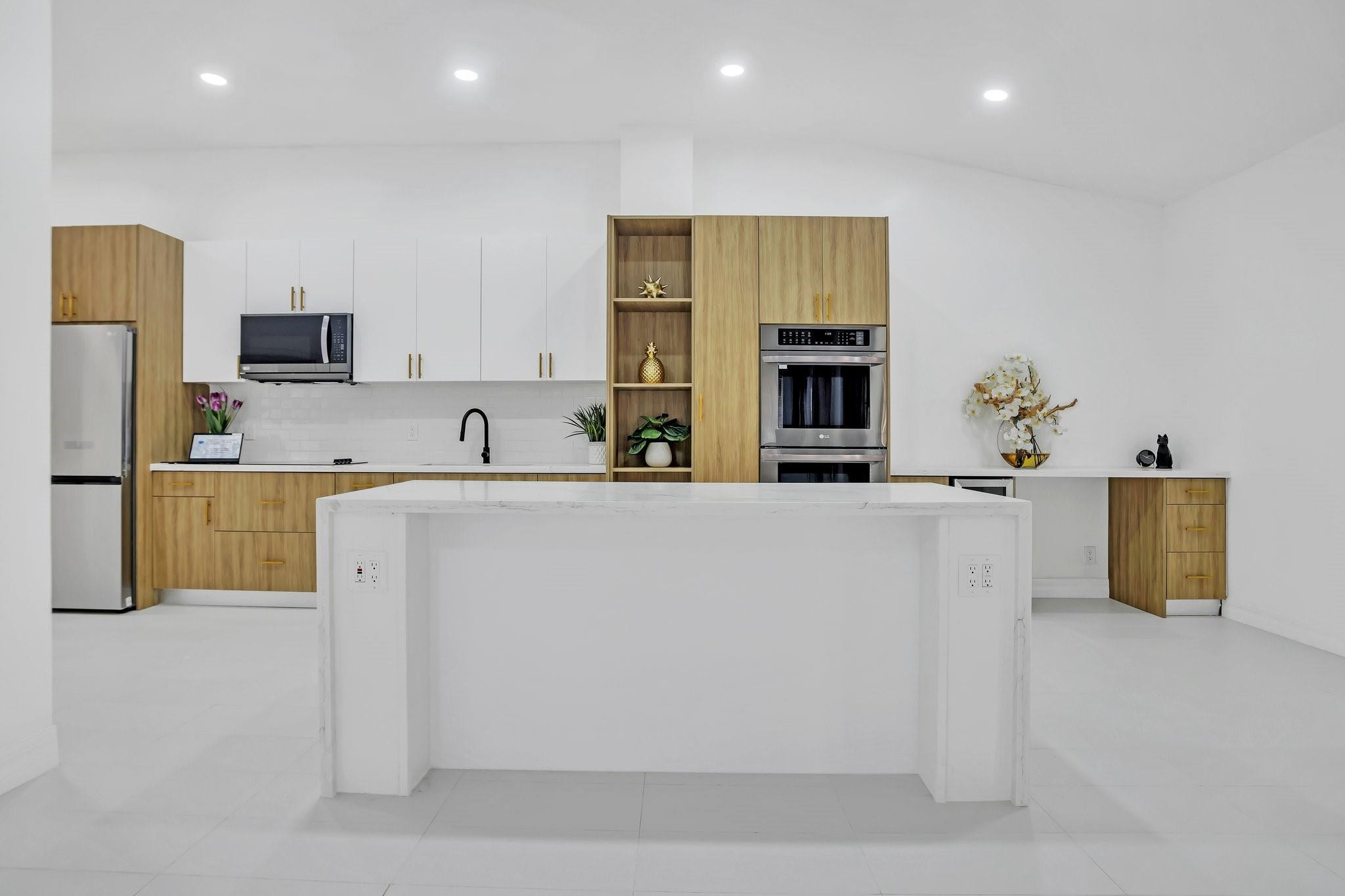 11305 Lakeview 7-M, Coral Springs Unit: 7-M