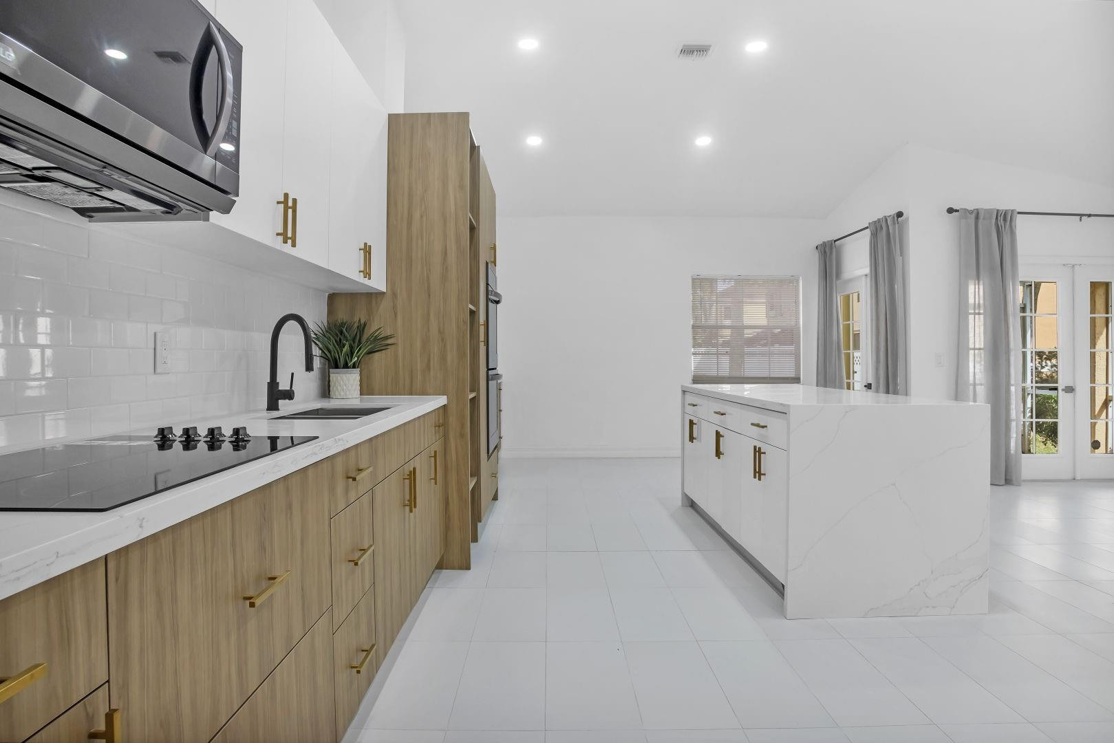 11305 Lakeview 7-M, Coral Springs Unit: 7-M