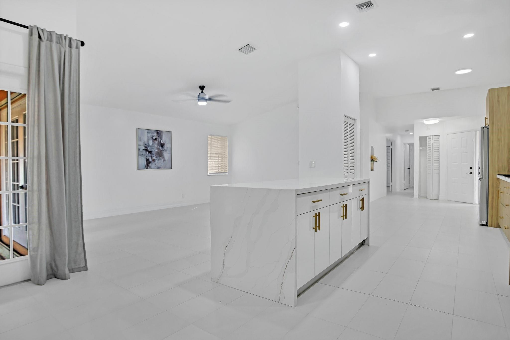 11305 Lakeview 7-M, Coral Springs Unit: 7-M