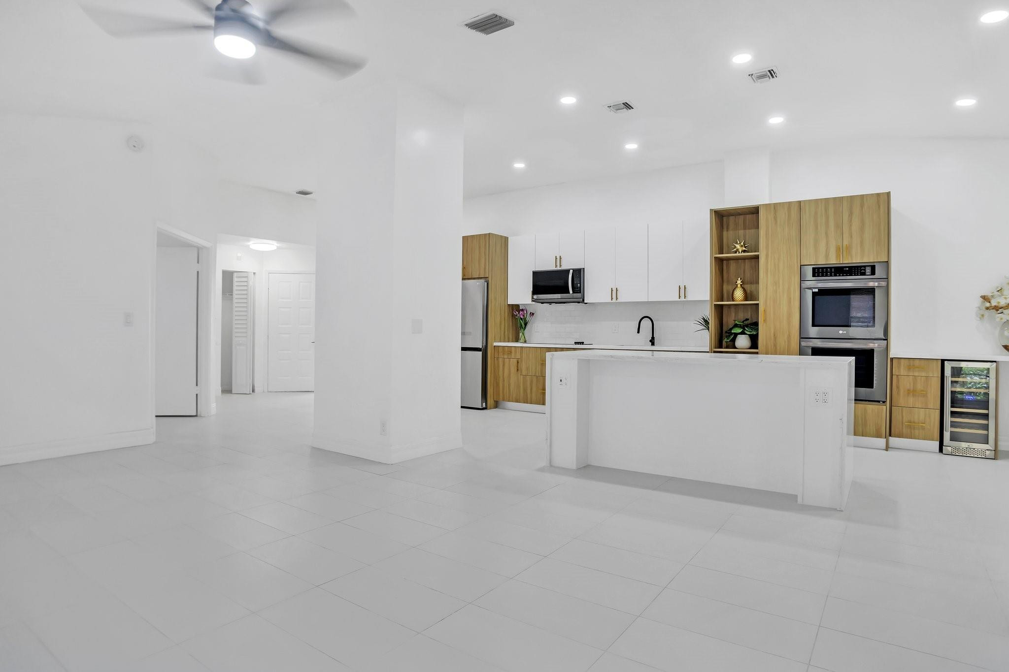 11305 Lakeview 7-M, Coral Springs Unit: 7-M