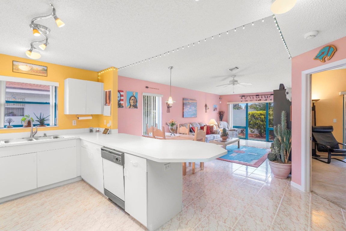 6770 N Pine Island Road, Tamarac