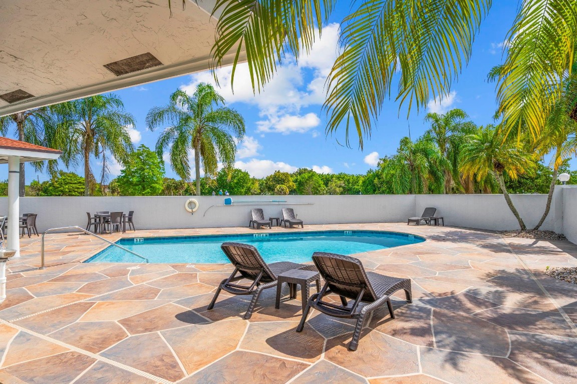6770 N Pine Island Road, Tamarac