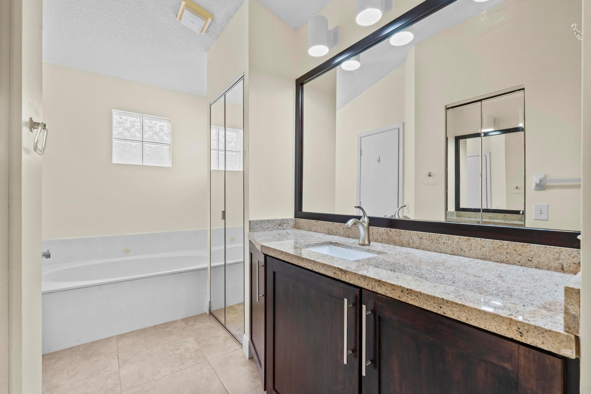 11249 Lakeview Drive, Coral Springs