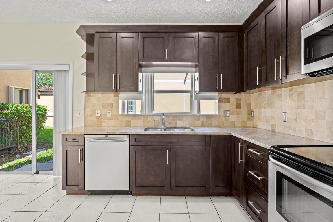 11249 Lakeview Drive, Coral Springs