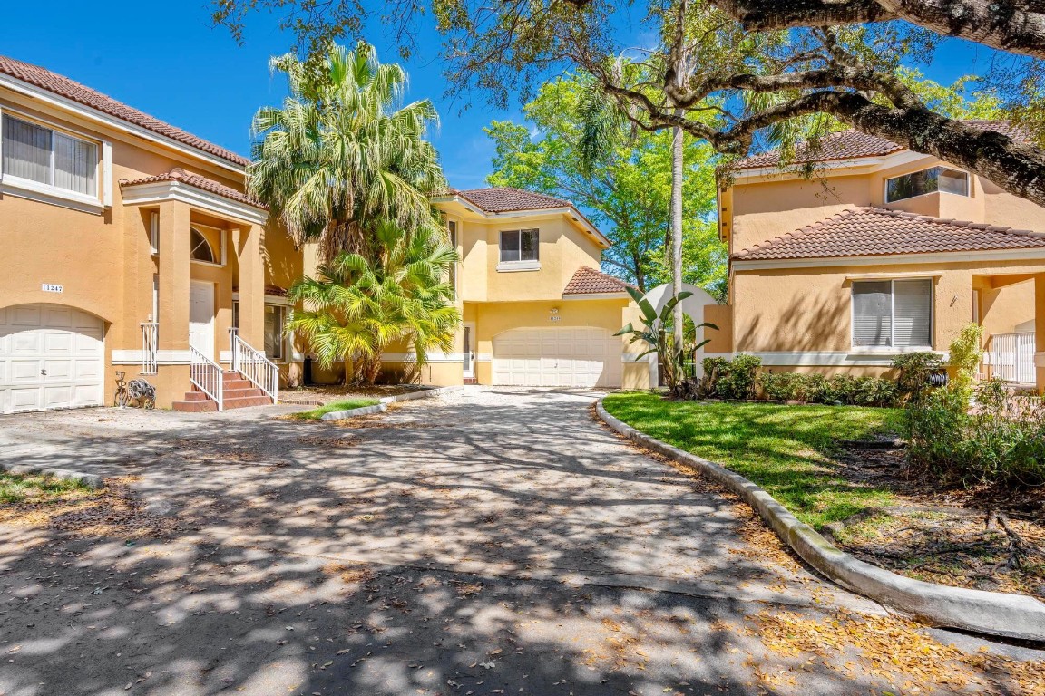 11249 Lakeview Drive, Coral Springs