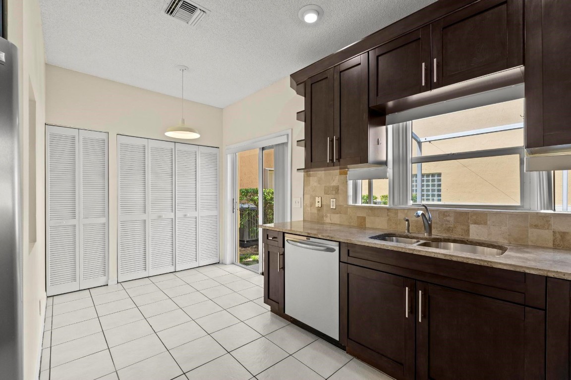 11249 Lakeview Drive, Coral Springs