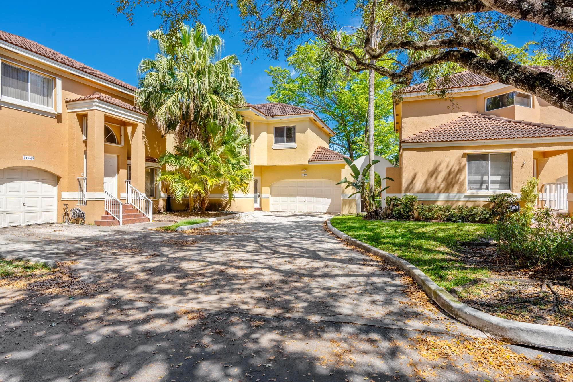 11249 Lakeview Drive, Coral Springs