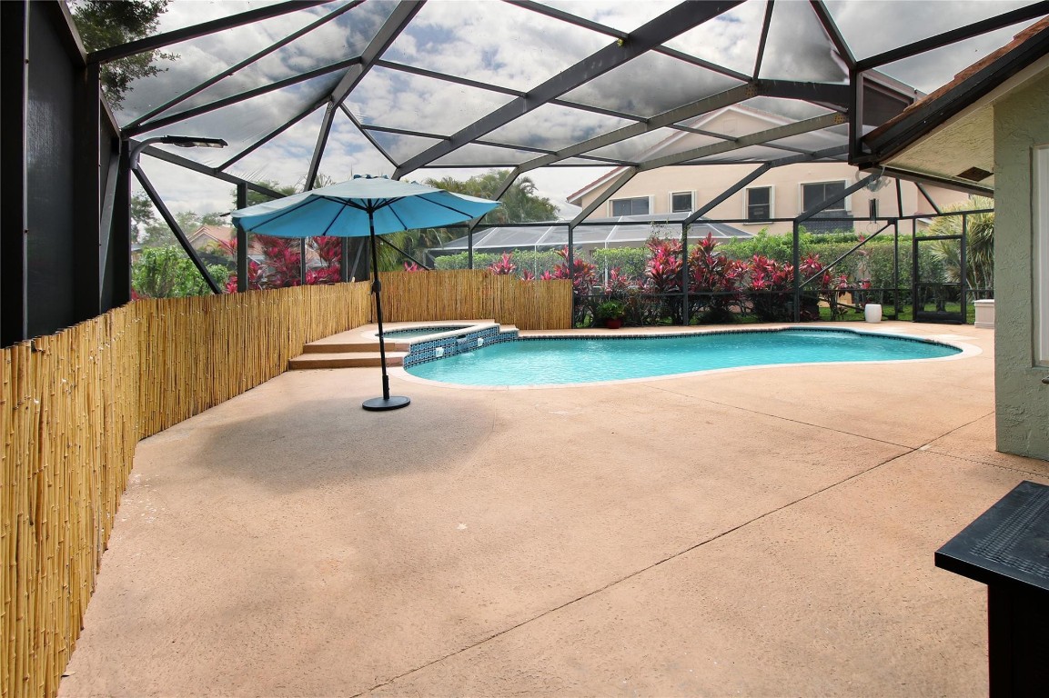 5910 NW 65th Ct