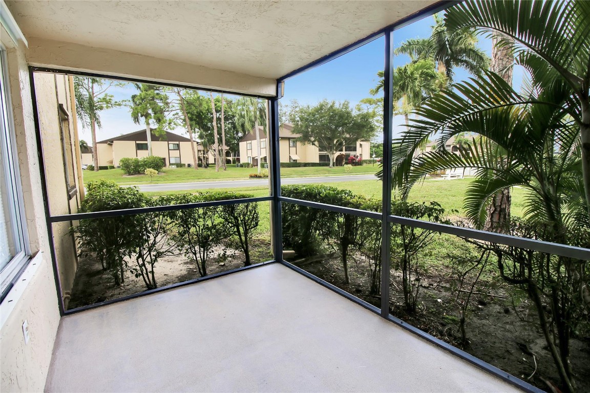 410 Pine Glen Lane D1, Greenacres Unit: D1