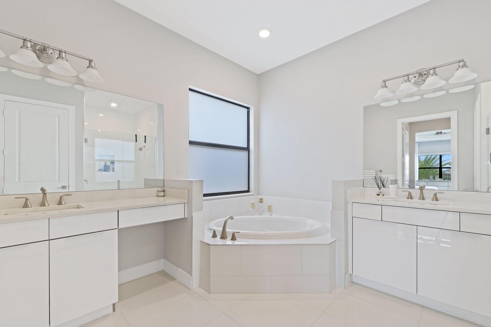 12185 Lake House Ln