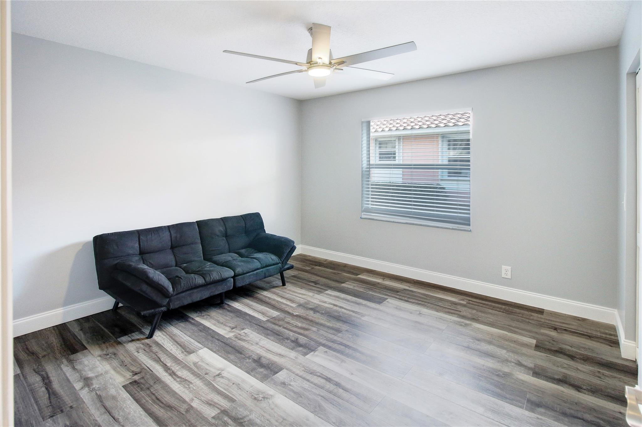 7042 NW 66th Ter
