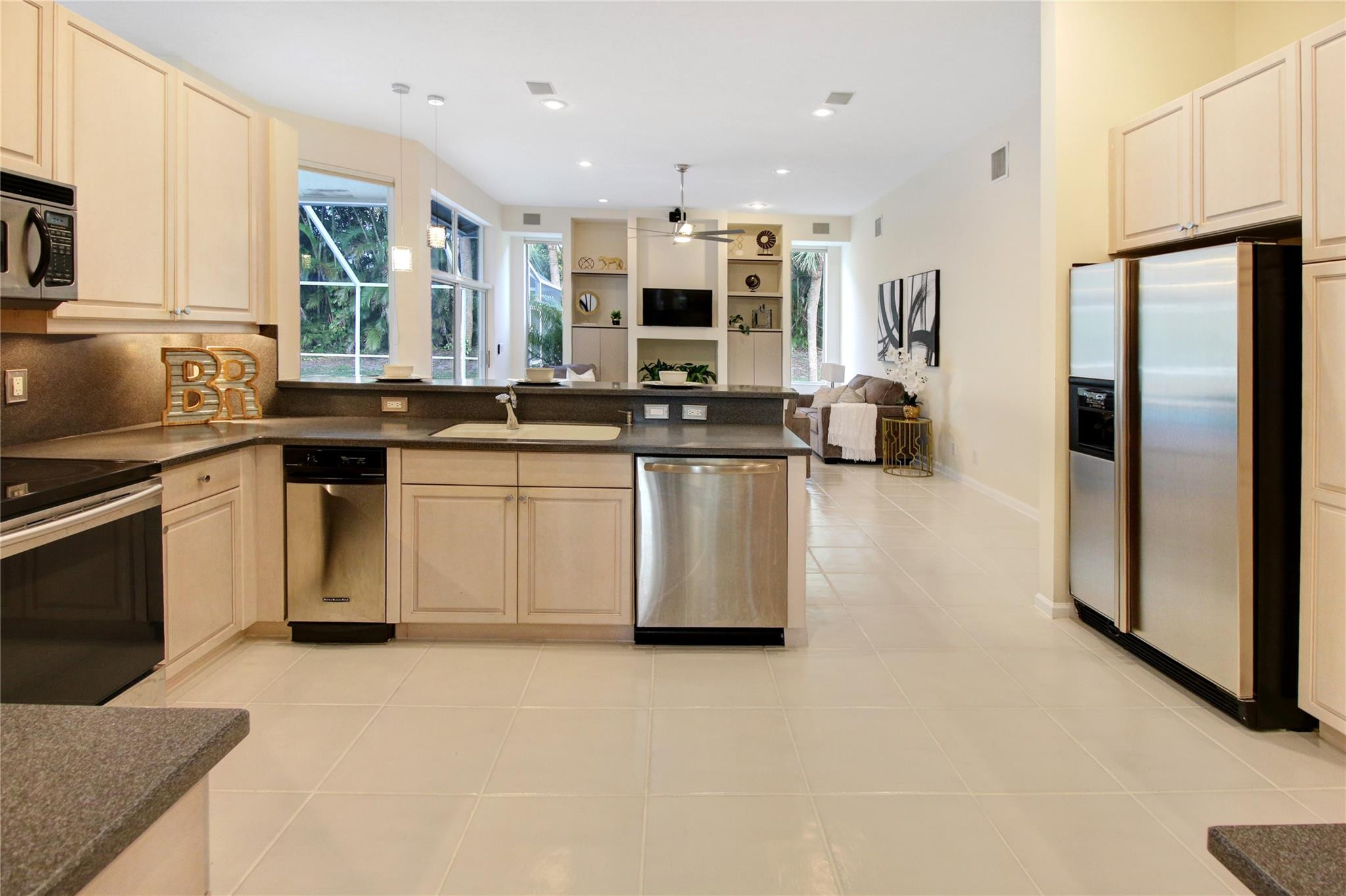 7042 NW 66th Ter