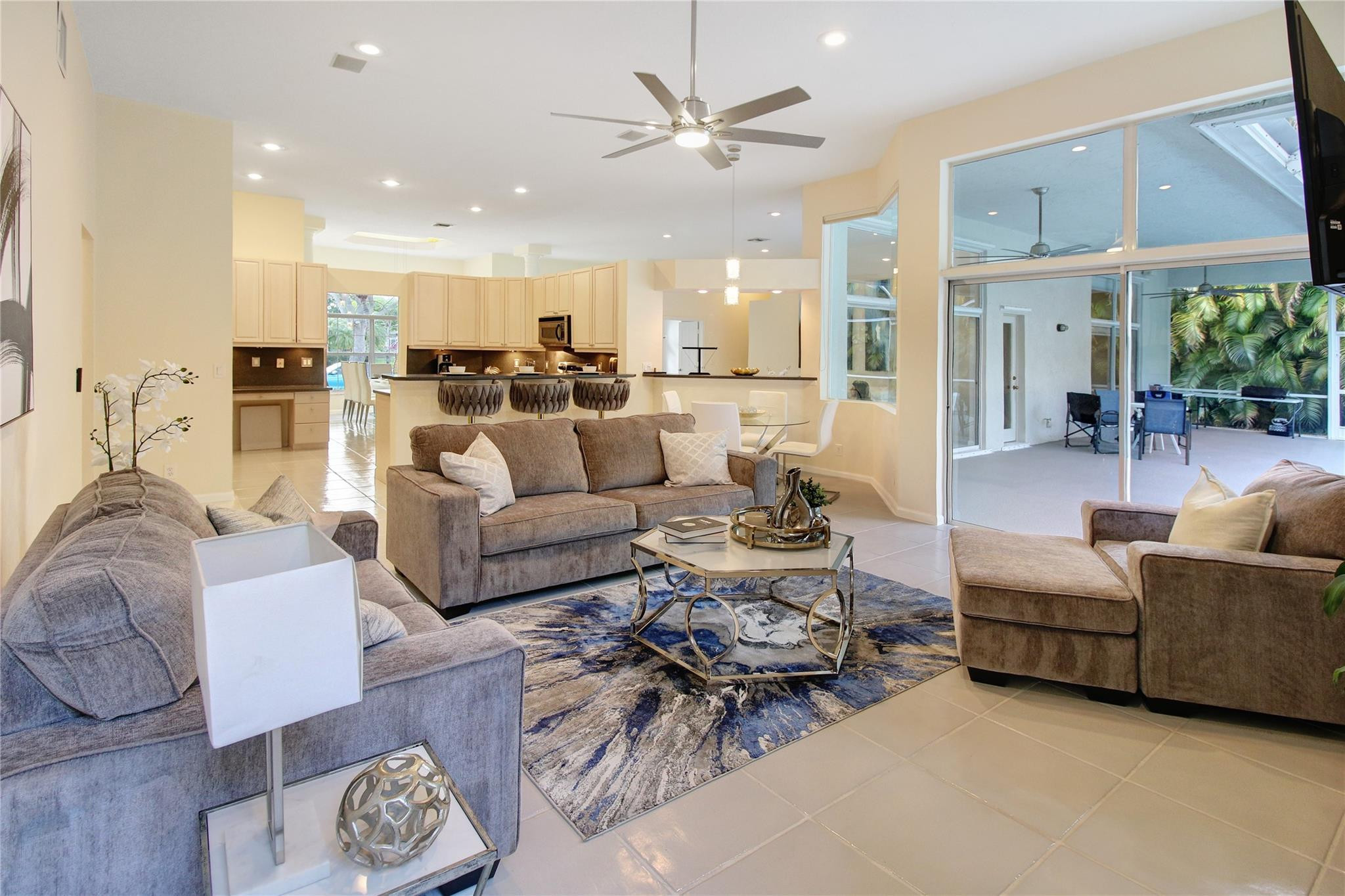 7042 NW 66th Ter
