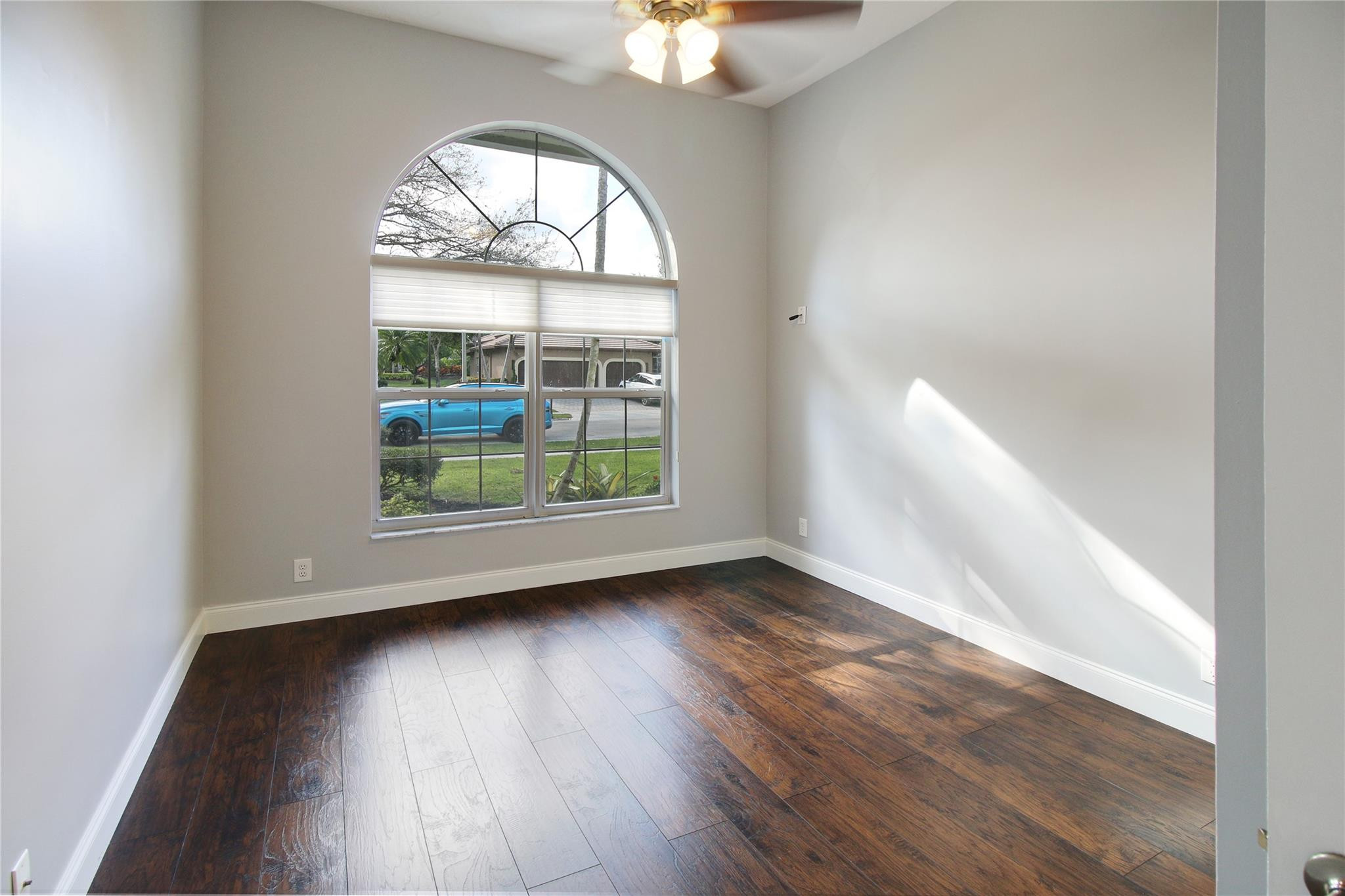 7042 NW 66th Ter