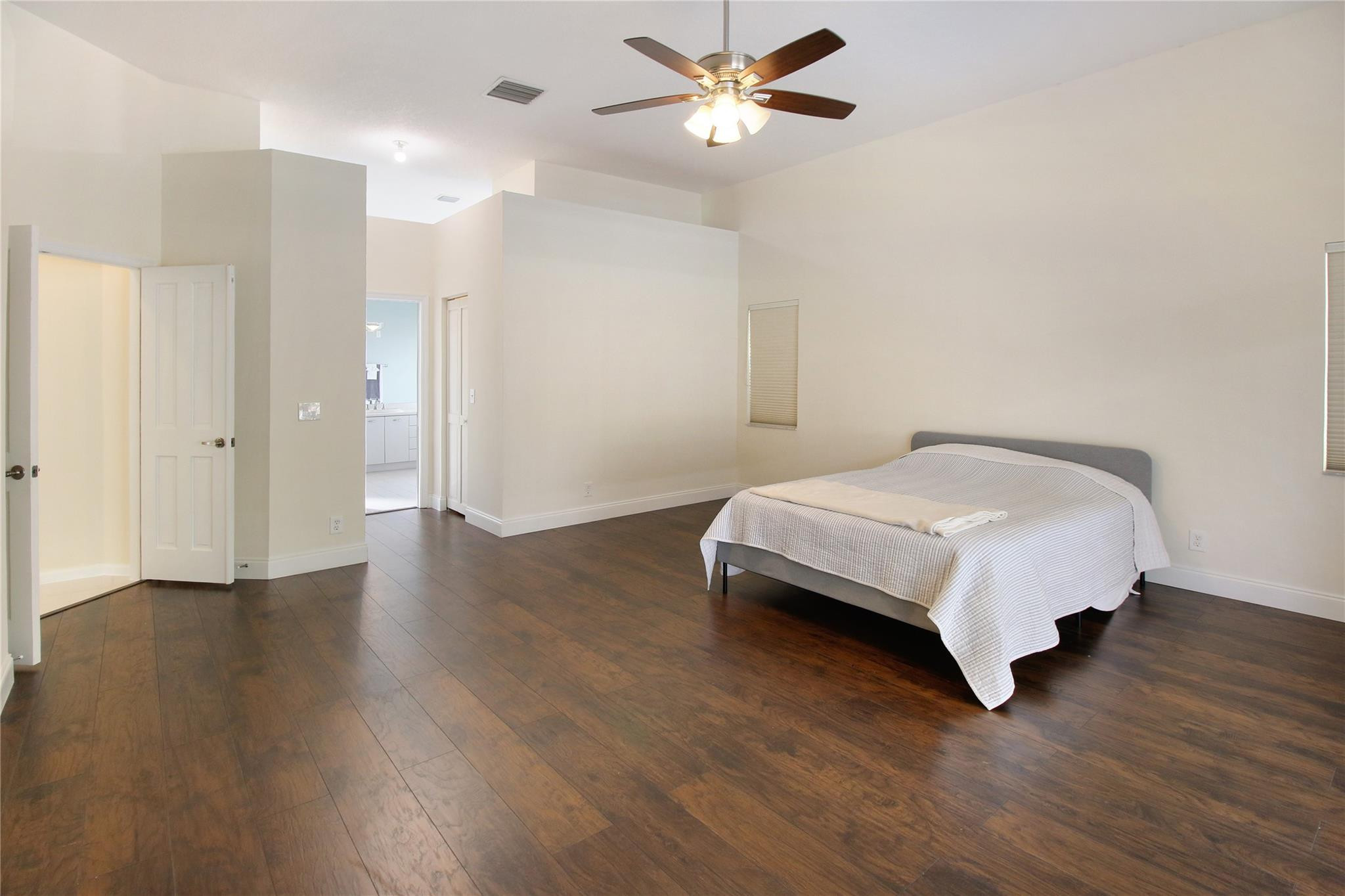 7042 NW 66th Ter