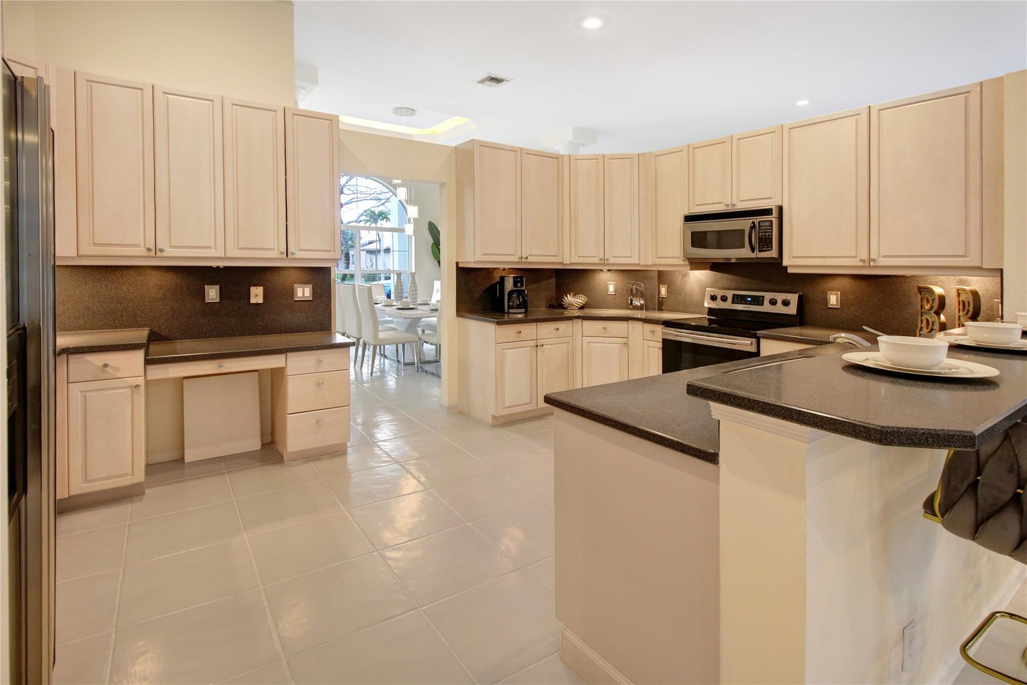 7042 NW 66th Ter
