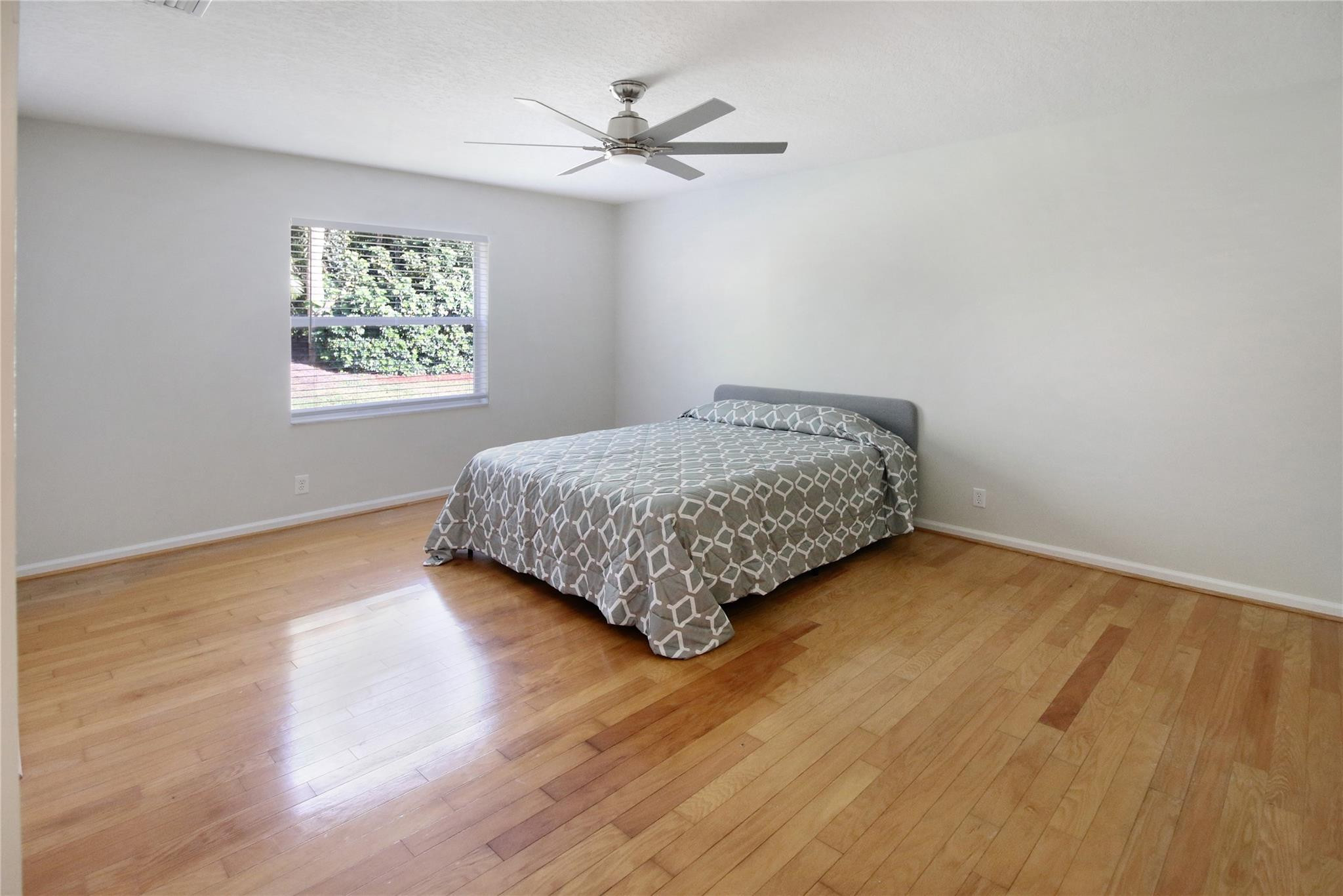 7042 NW 66th Ter