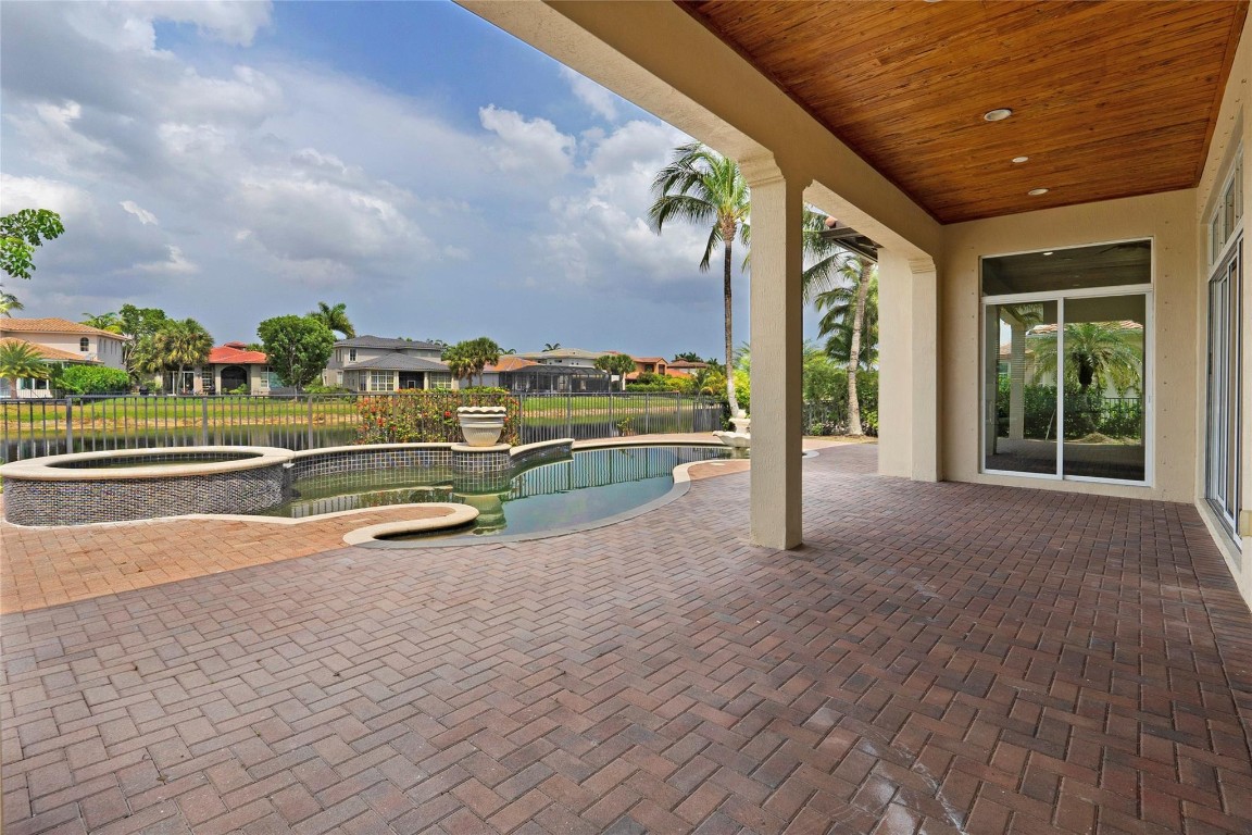 7992 NW 109th Lane, Parkland