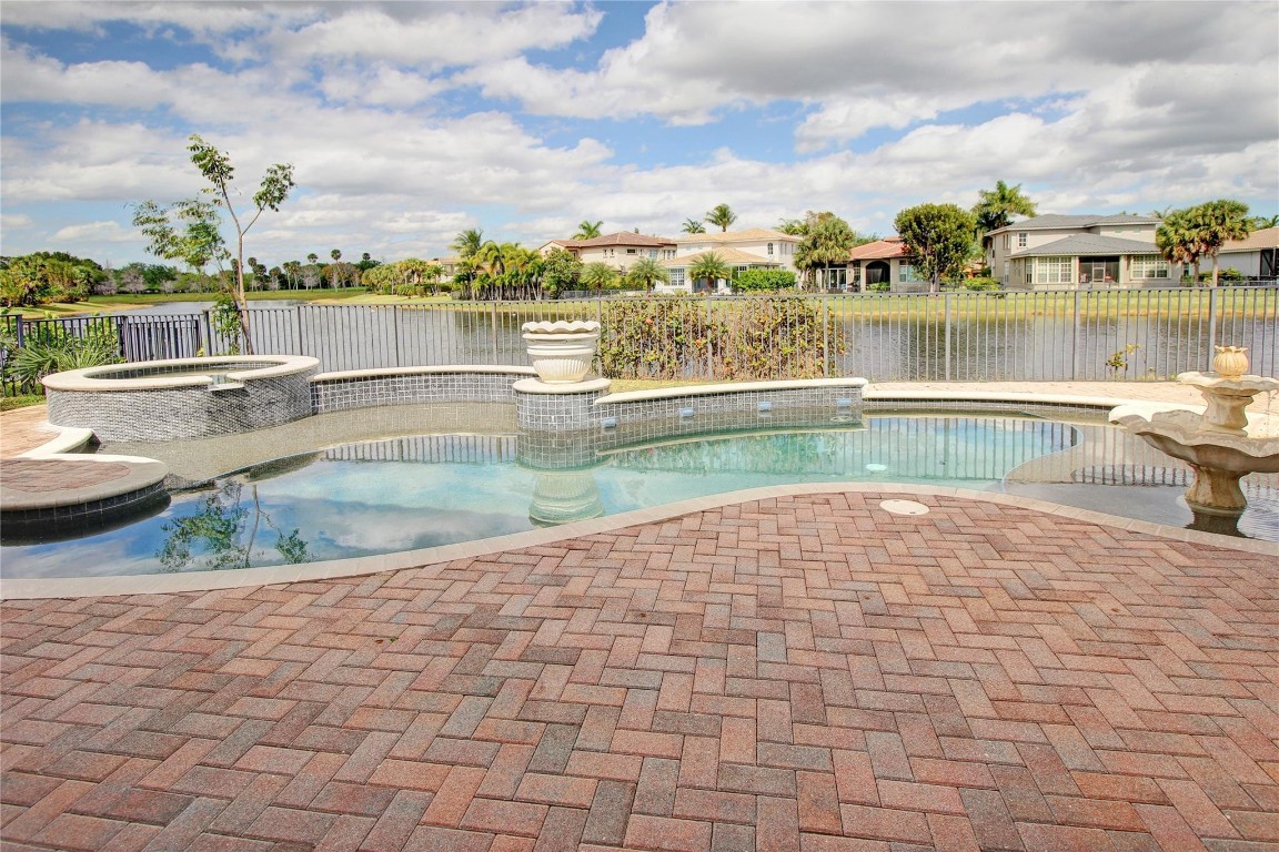 7992 NW 109th Lane, Parkland