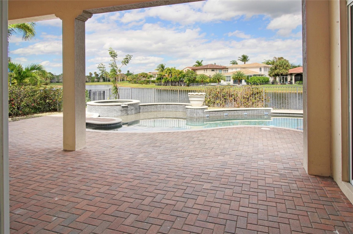 7992 NW 109th Lane, Parkland