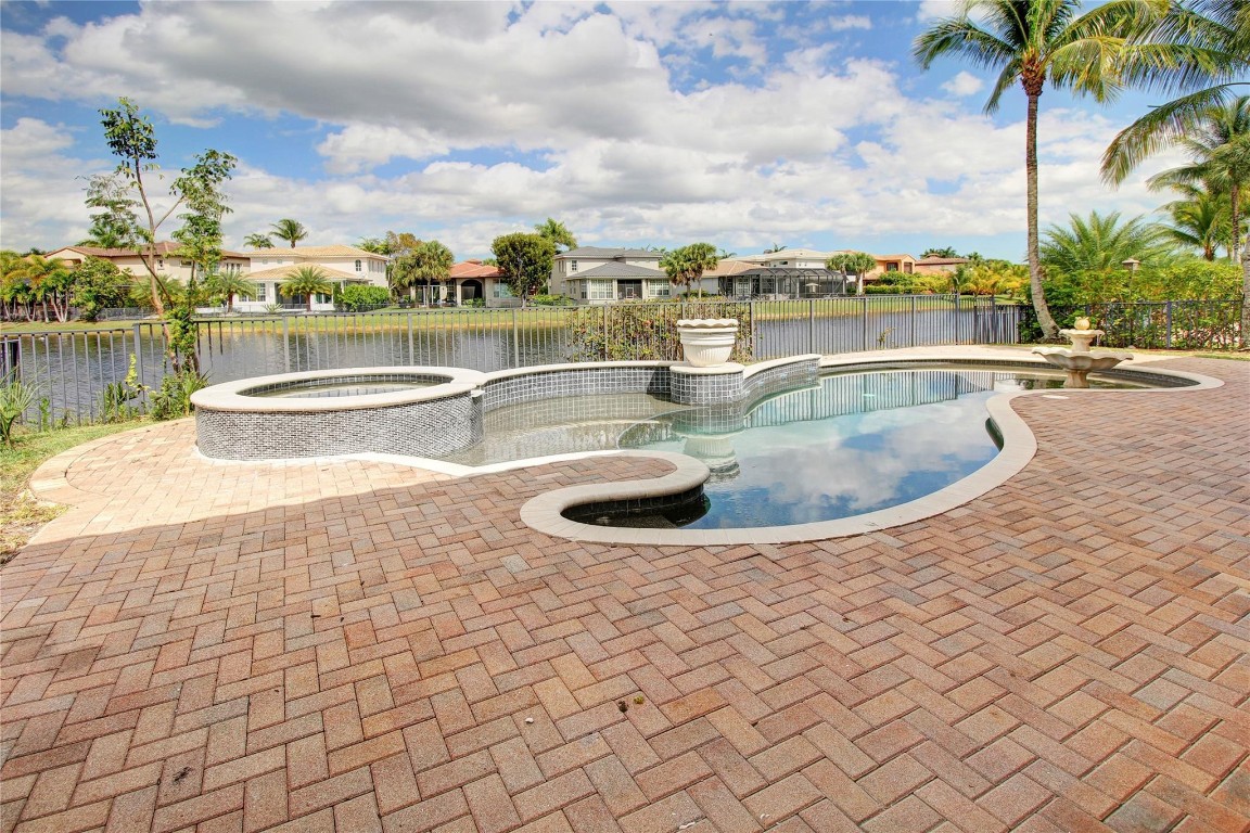 7992 NW 109th Lane, Parkland