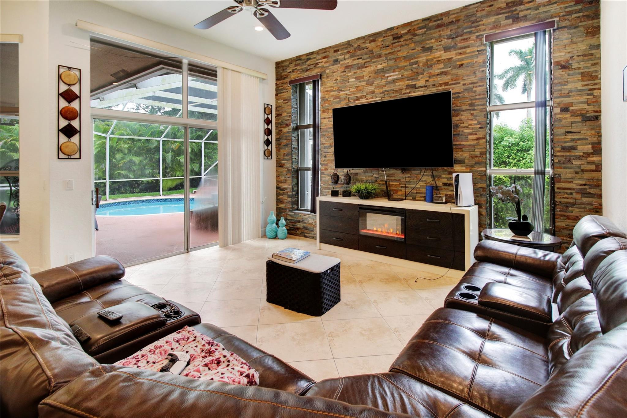 4958 Kensington Cir