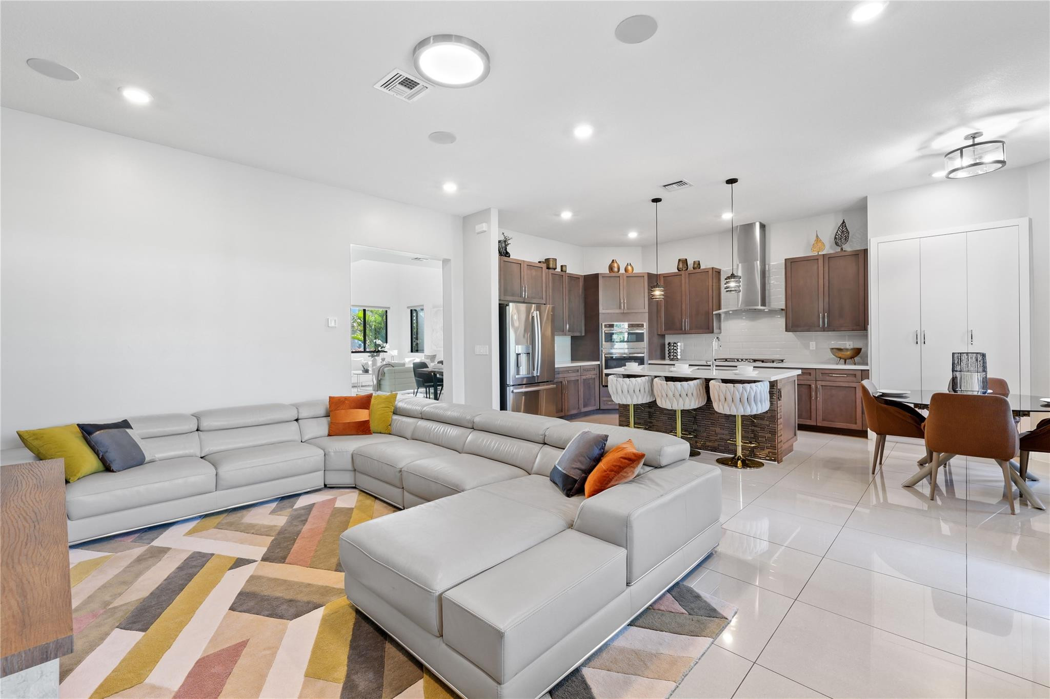 8663 Pacifica Ln