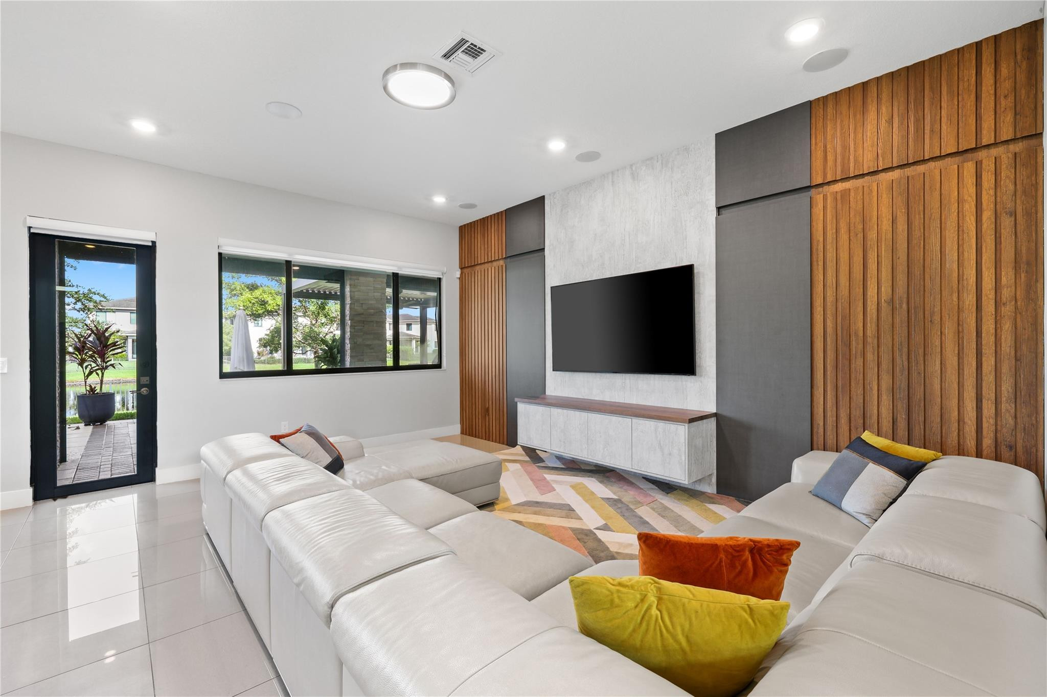 8663 Pacifica Ln