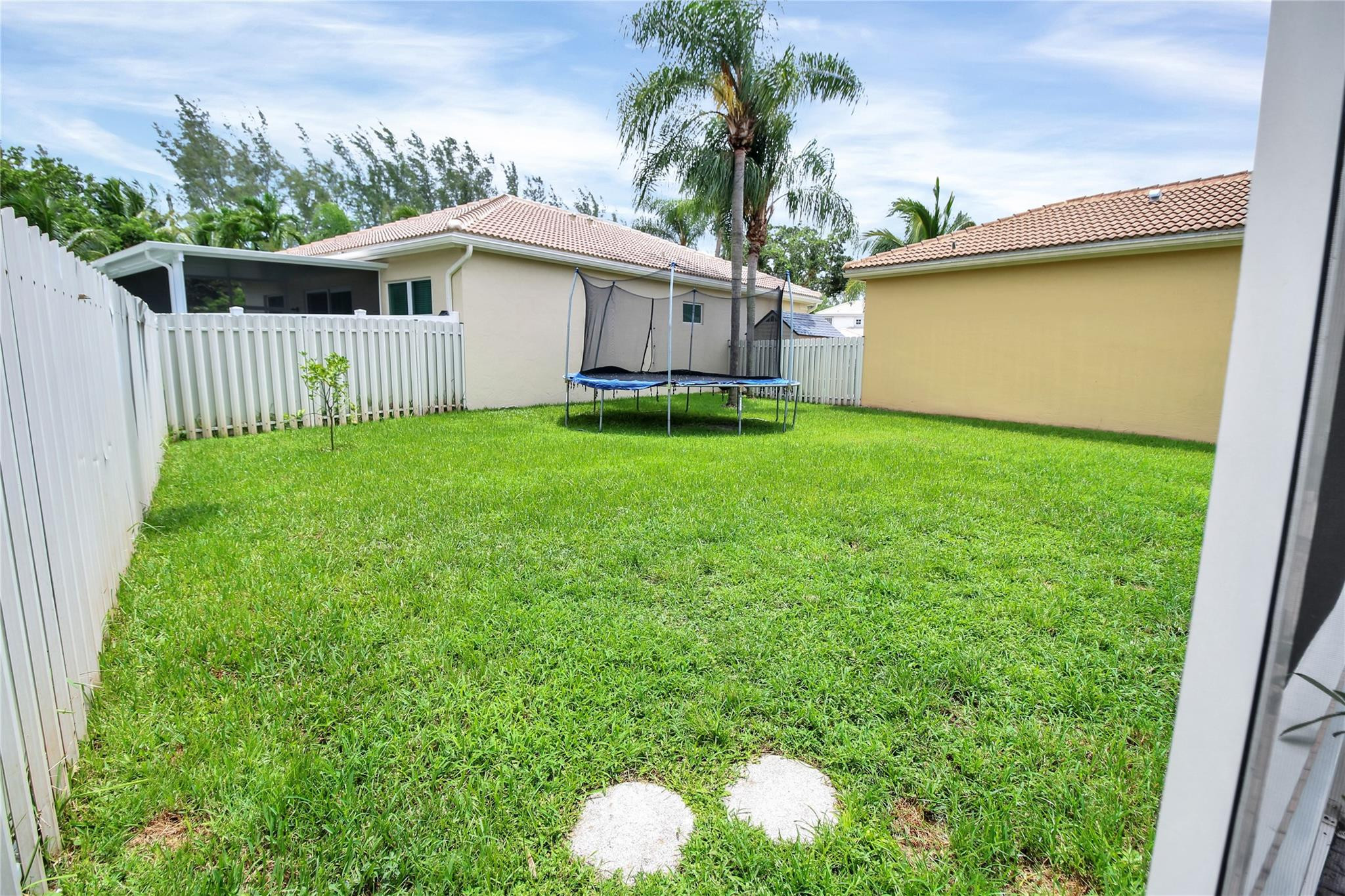 3286 NW 68th Ave