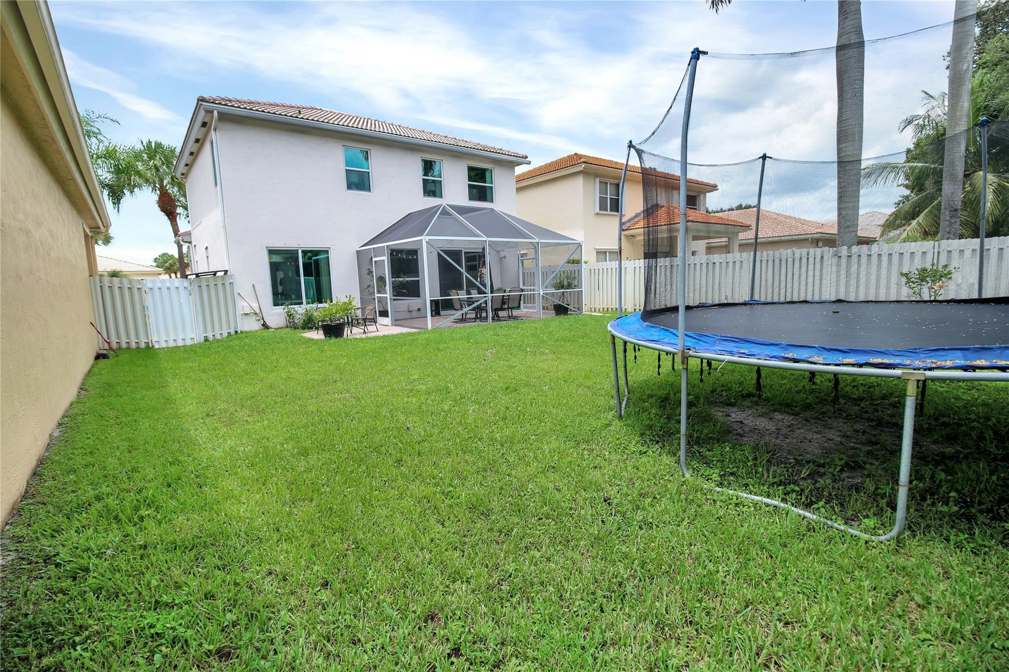 3286 NW 68th Ave
