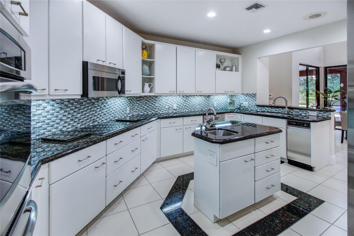 7011 Hialeah Lane, Parkland