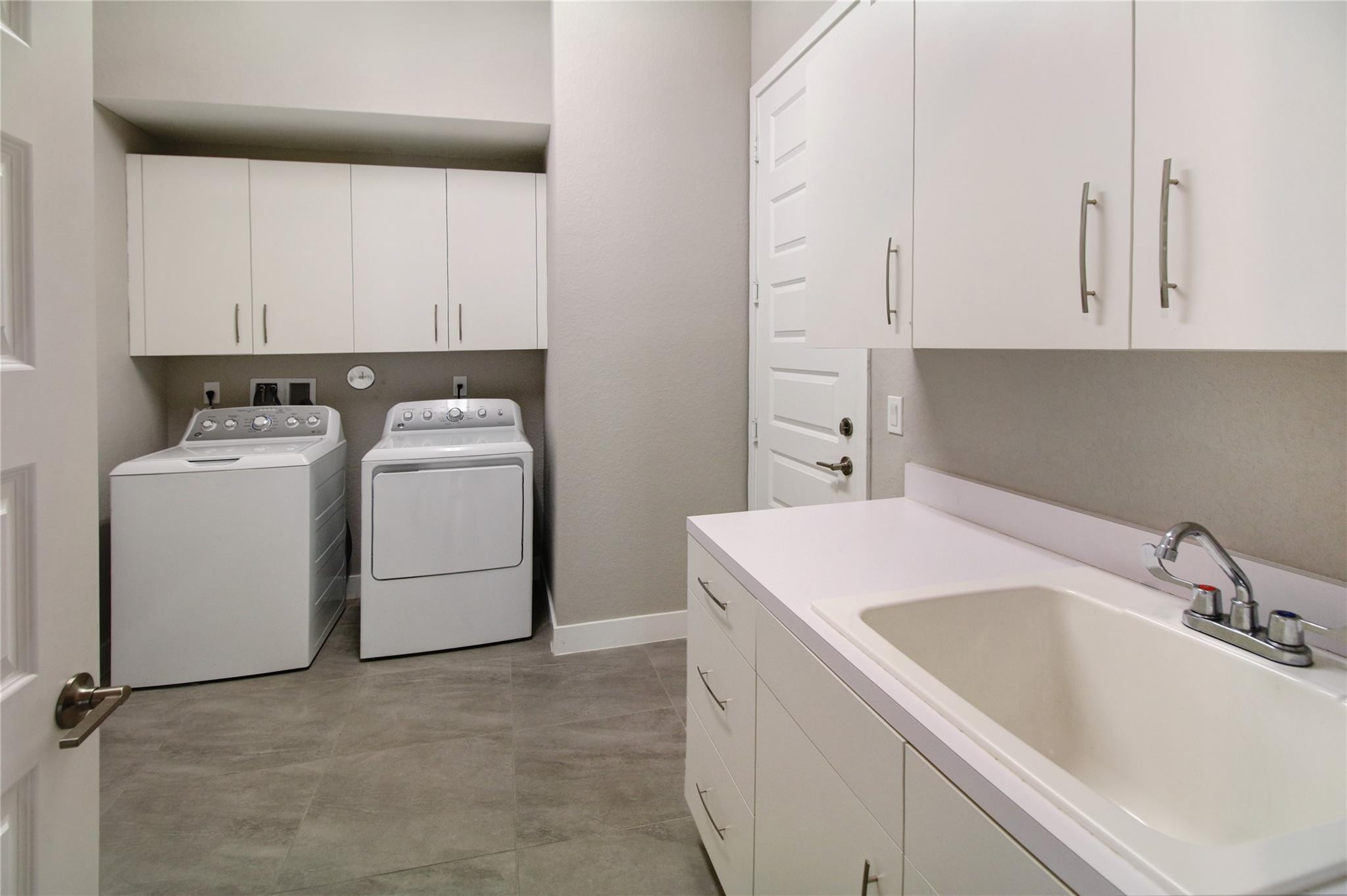 10705 Aqua Ct