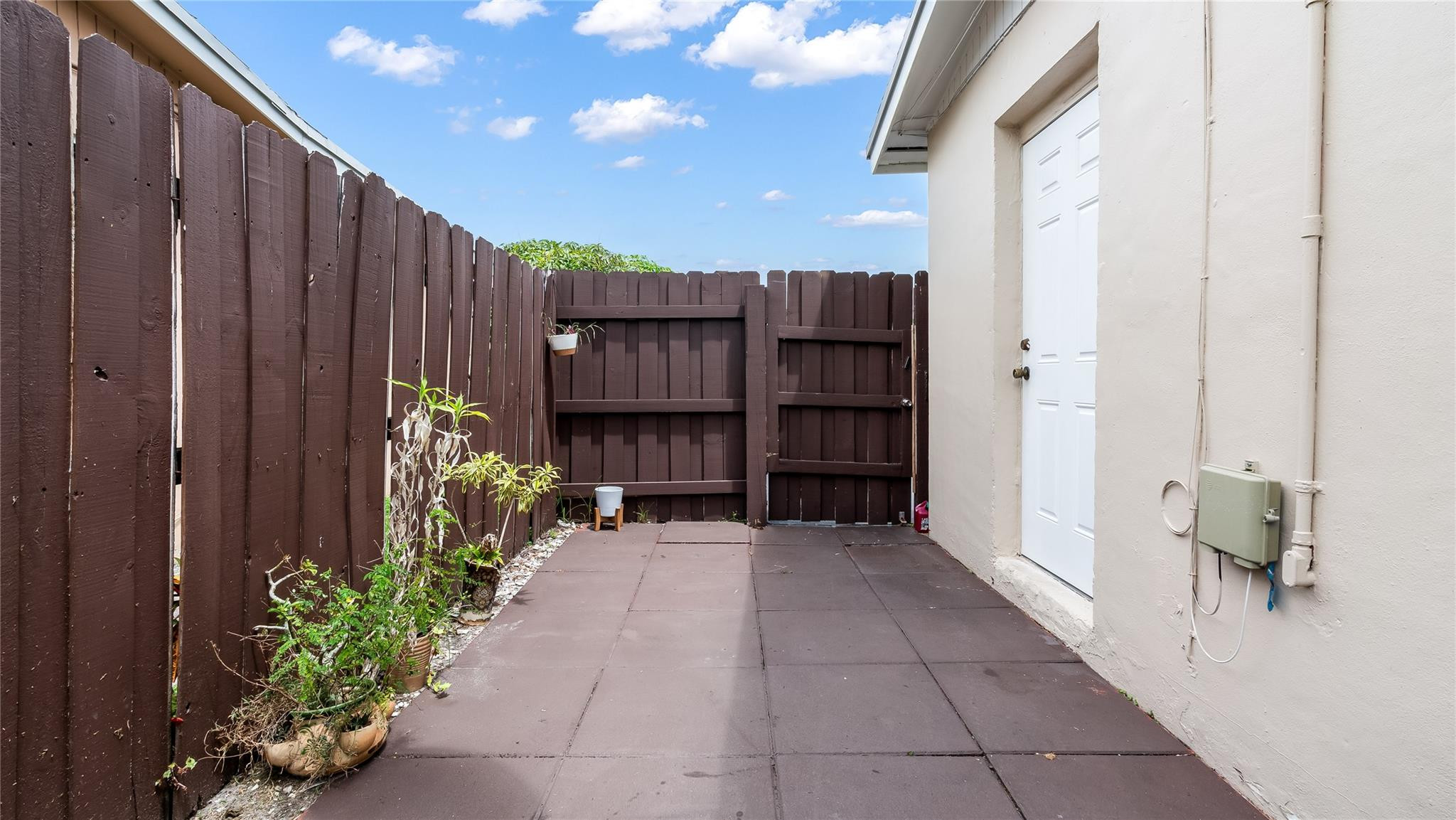 7670 Hope Street, Hollywood