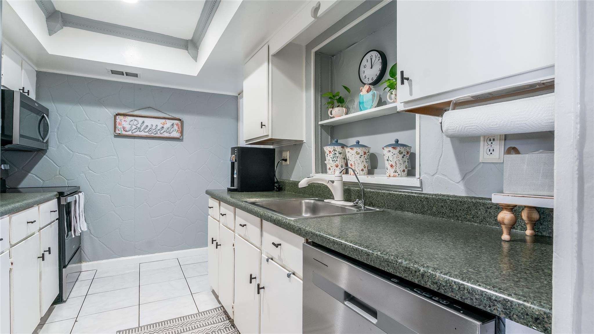 7670 Hope Street, Hollywood