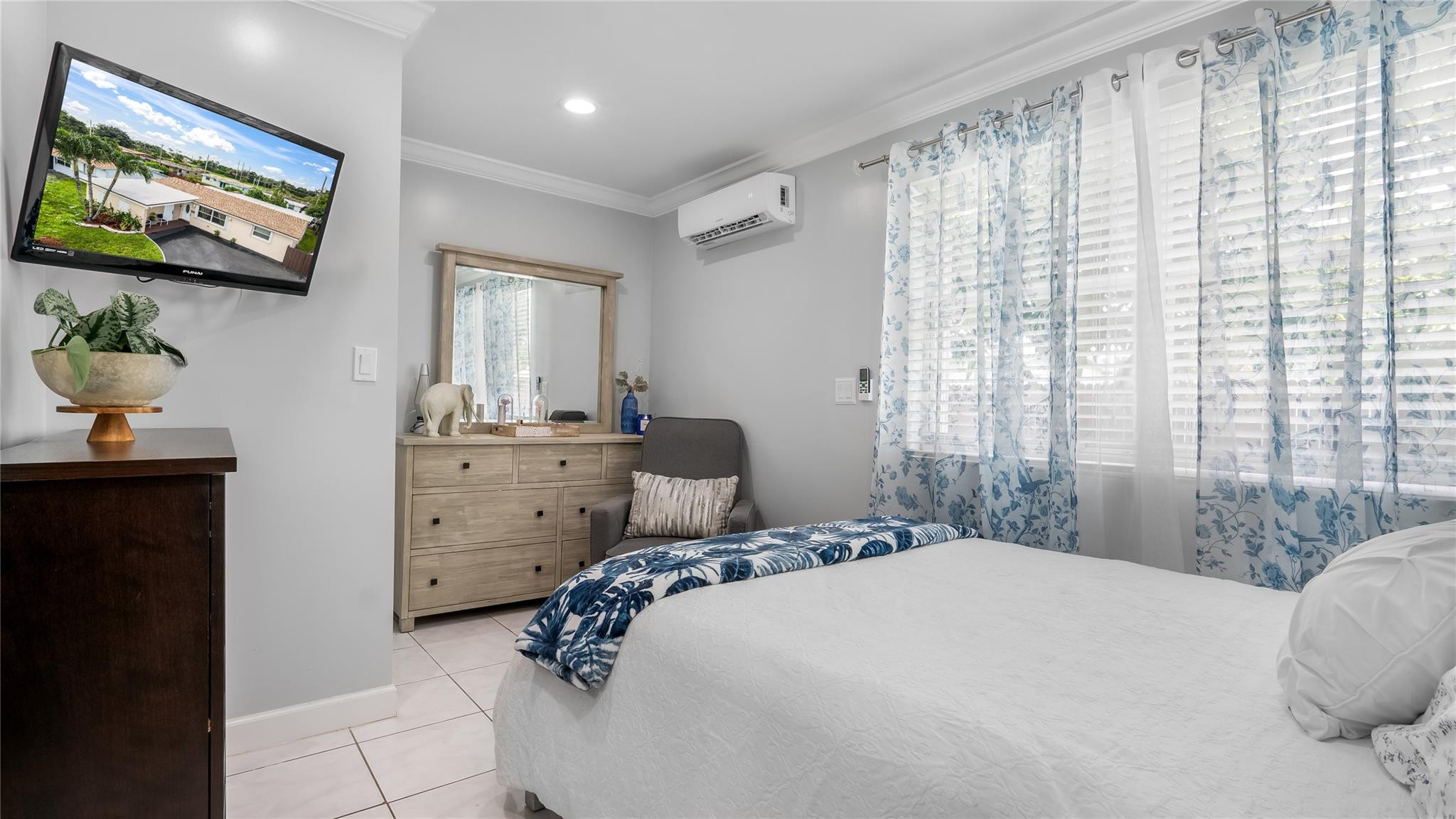 7670 Hope Street, Hollywood