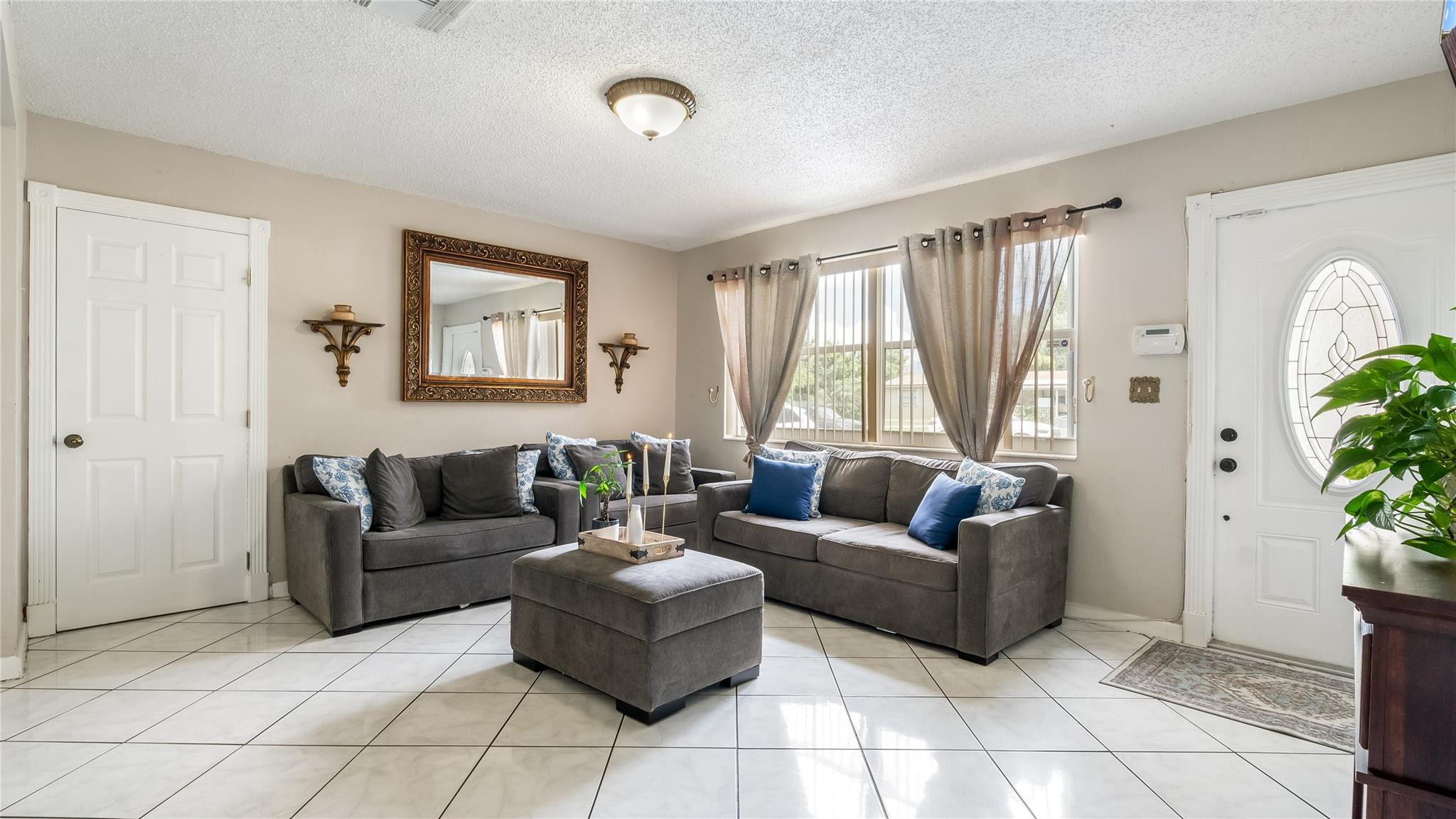 7670 Hope Street, Hollywood