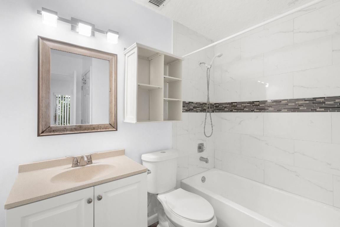 310 Lakewood Circle, Margate